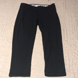 Under armour cropped black leggings size m